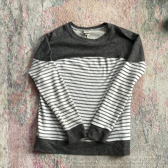 Daytrip Sweaters - Gently used Daytrip top